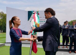 Sheinbaum abandera a la Selección Nacional de México que participará en la Copa Mundial de la FIFA 2026