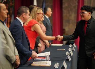 Luchen por sus sueños, convoca Yarabí Ávila a egresados del bachillerato nicolaita