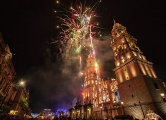 Fiebre mundialista arranca en Morelia con edición especial del encendido de Catedral