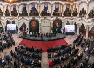 La rectora nicolaita presidió el acto con motivo del CLXV Aniversario Luctuoso de Don Melchor Ocampo