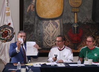 La rectora Yarabí Ávila encabezó la entrega de resultados de la aplicación de exámenes de admisión, las cuales se entregaron casi de manera inmediata.