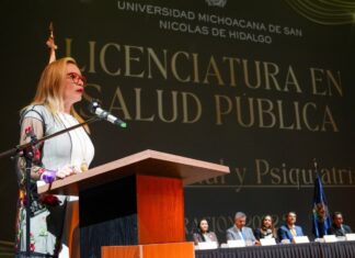 A trabajar por el bienestar colectivo, llama Yarabí Ávila a egresados de la licenciatura en salud pública