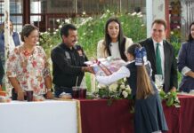 Feliz regreso a clases de niños y jóvenes de Charo