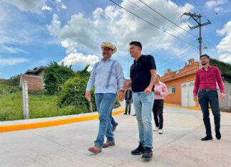 Presidente Víctor Vázquez entrega obra integral en tenencia de Galeana