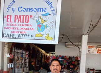 Doña Carmen, el corazón de los tacos de cabeza “El Pato” en Zinapécuaro