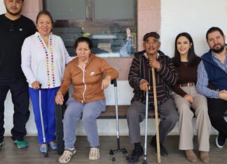 Con recurso 100% municipal, Queréndaro entrega bastones a adultos mayores