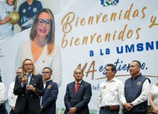 La UMSNH tiene que ser una extensión del hogar, señala Yarabí Ávila ante familiares de estudiantes de bachillerato