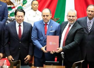 Recibe Congreso del Estado el Quinto Informe de Gobierno del Titular del Ejecutivo