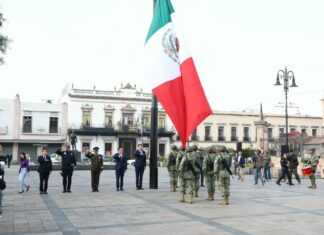Alfonso Martínez Alcázar encabeza izamiento de Bandera y da inicio a los festejos patrios en Morelia
