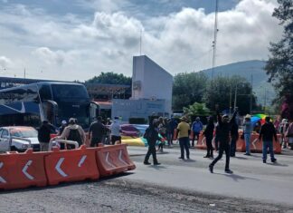 Comunidades indígenas bloquean carreteras y Los Azufres