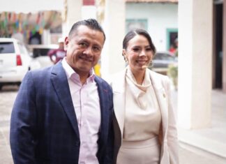 Diana Caballero felicita a Carlos Torres Piña por esta nueva etapa