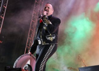 Miles de voces acompañaron a Pepe Aguilar en Morelia