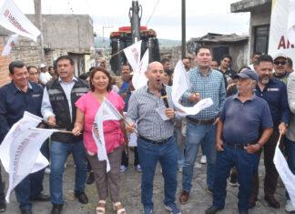 Eric Gaona arranca la construcción de una calle más en la tenencia de Téjaro