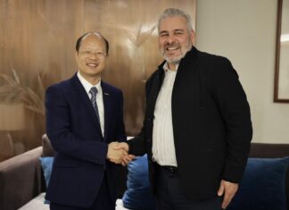 Interesa a automotriz Geely cooperación con el puerto de LC; Bedolla abre puertas para la inversión
