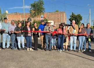 Eric Gaona entrega 3 calles más en el Fraccionamiento Hacienda del Sol