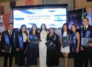 Adriana García, madrina de una nueva generación de profesionistas de la UNICLA en Ciudad Hidalgo