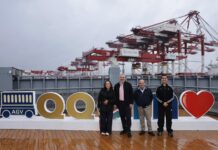 Bedolla visita la terminal automatizada de contenedores del Puerto de Qingdao en China