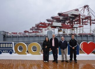 Bedolla visita la terminal automatizada de contenedores del Puerto de Qingdao en China