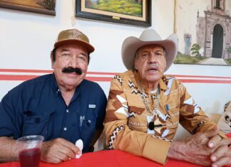 Pobladores despiden al padre Pistolas; deja la parroquia, pero no Chucándiro