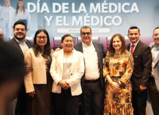 Reconoce Belinda Iturbide, a médicos y médicas en su día