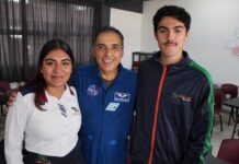 Astronauta José Hernández distingue a estudiantes del Cecytem Puruándiro