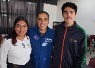 Astronauta José Hernández distingue a estudiantes del Cecytem Puruándiro
