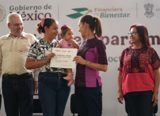 Sheinbaum cumple meta de 56 mil 500 créditos para mujeres en Michoacán; anuncia más obras en Apatzingán