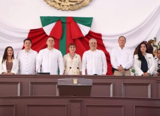 El Congreso del Estado entrega Condecoracion “Constitución de 1814” al Colegio de Abogadas de Michoacán