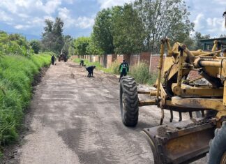 Gobierno de Morelia atiende camino junto a las canchas de Policía y Tránsito