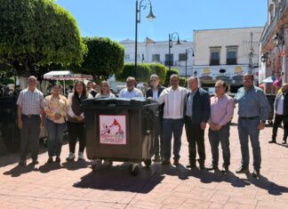 Fortalece Víctor Vázquez el servicio de limpia con la entrega de 30 contenedores de basura
